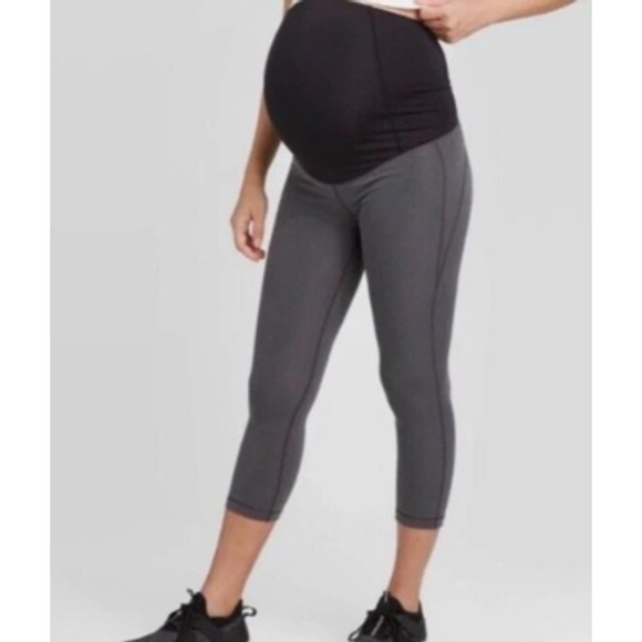 Isabel Maternity by Ingrid & Isabel XXL Over Belly Gray Active Crop Leggings - Picture 1 of 6